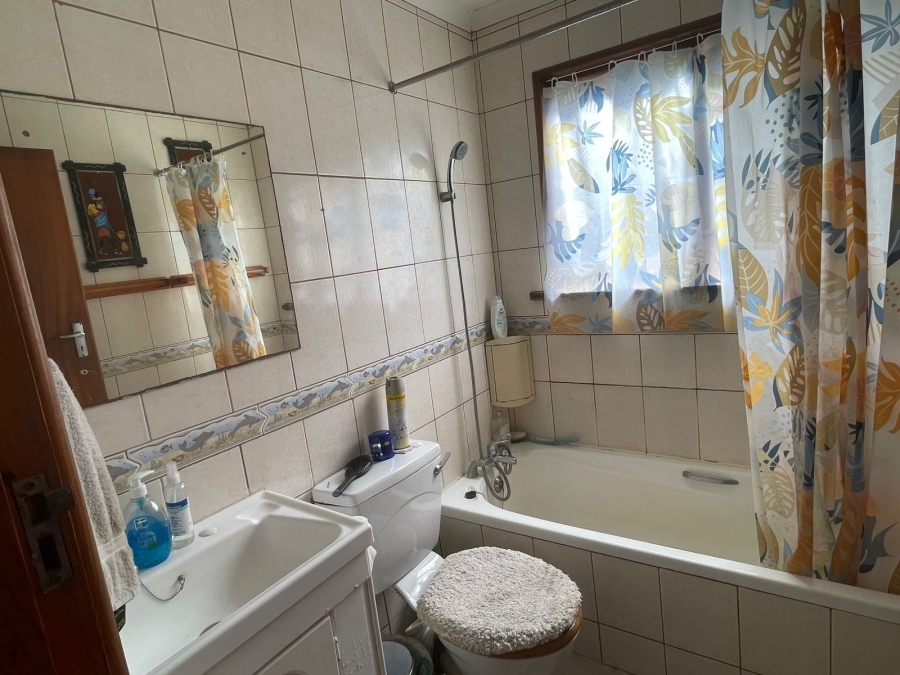 6 Bedroom Property for Sale in West Bank Eastern Cape